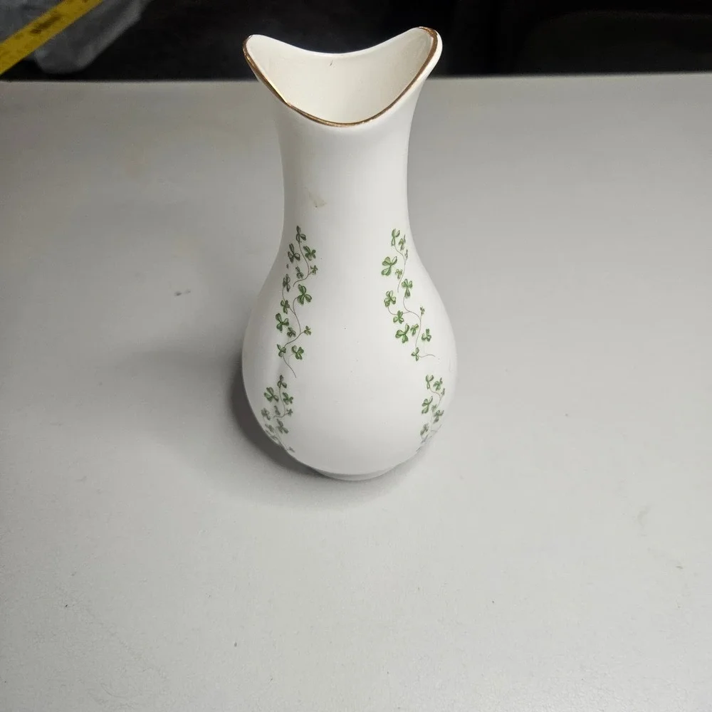 Royal Tara Ireland Fine Bone China Shamrock‎ Bud Vase Gold Rim Handmade Galway